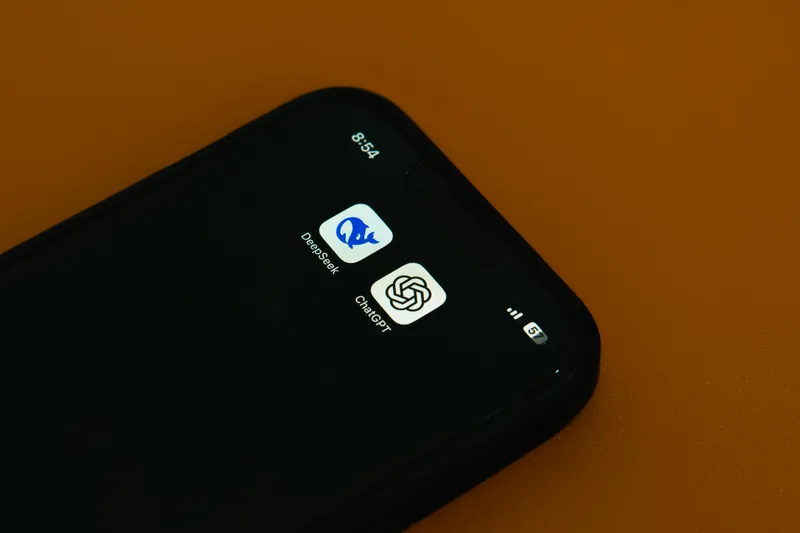 Hand holding a phone with the DeepSeek app open